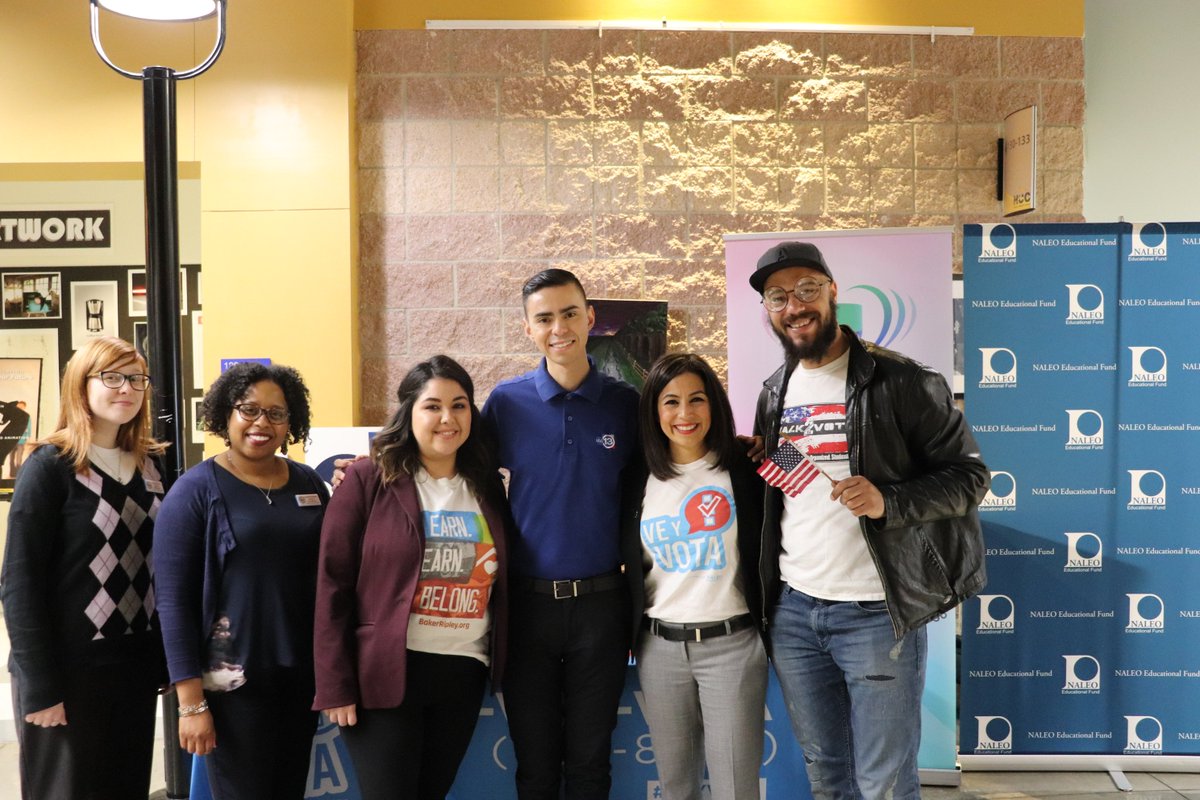 walk2vote's tweet photo. Helping students #RegisterToVote for the upcoming #PrimaryElection in Texas with the help of @BakerRipley @NALEO @abc13houston. Also, the tax assessors office assisted in VDR Training. Thank you to all our partners for their great work at @HCCWestLoopSL :) https://t.co/cbnNXN0jNh