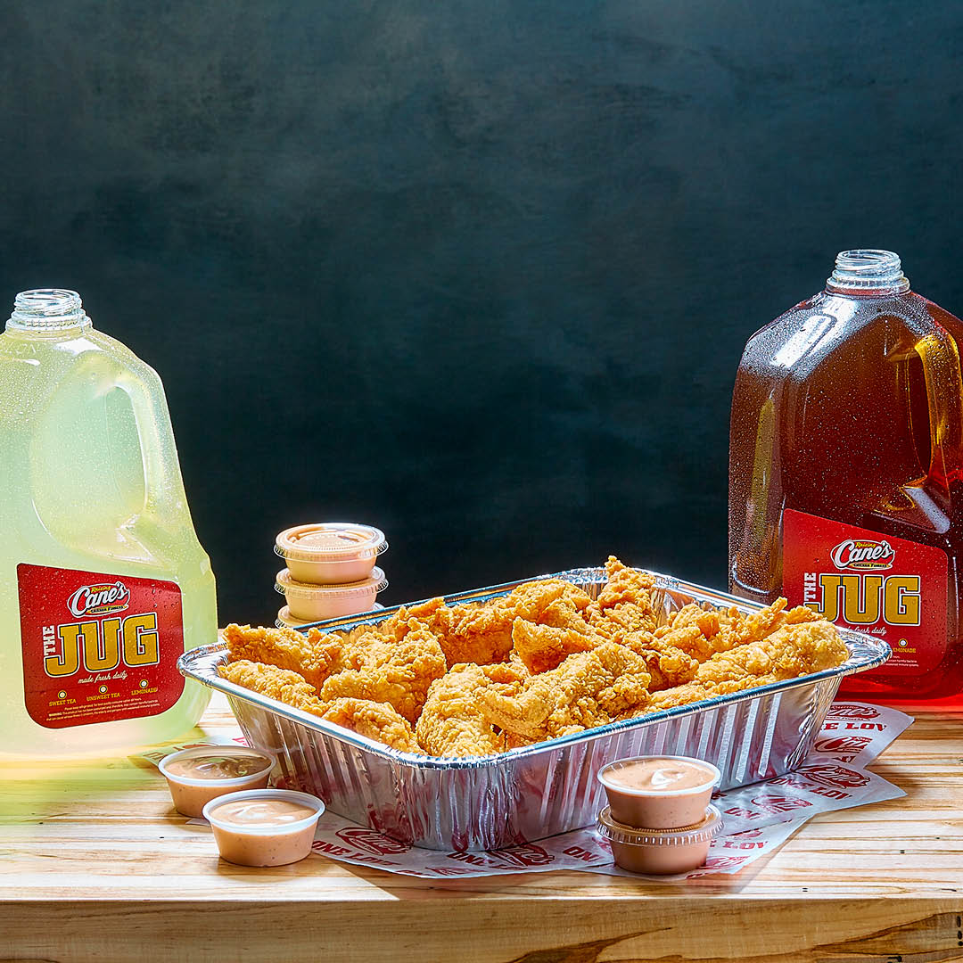 raisingcanes's tweet photo. Are you ready for Sunday night? Order a tailgate today! https://t.co/rwooIBPH7l
