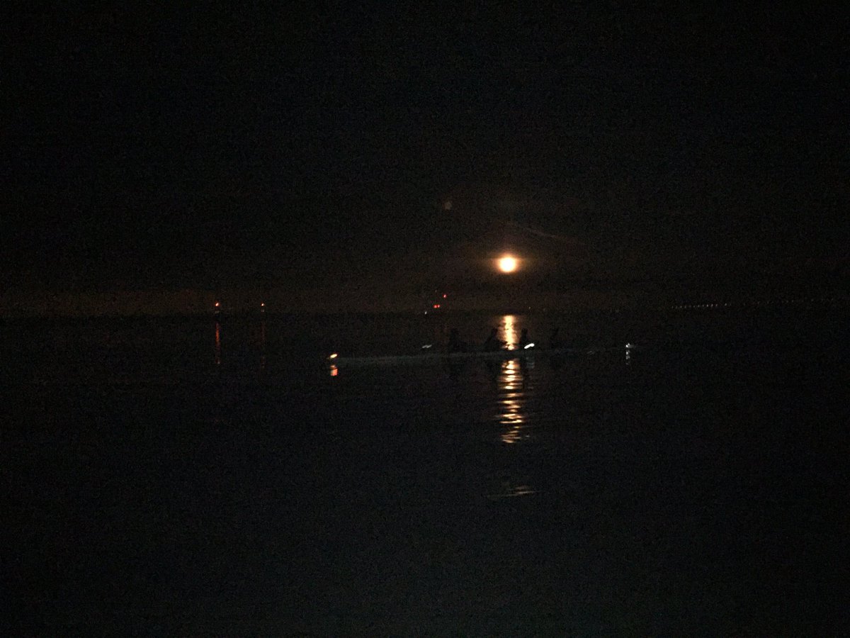 StanfordRC's tweet photo. Days leading to Super Blue Blood Moon extravaganza has given us some amazing backdrops to train. #CAdreamin https://t.co/jTCnYq2iZL