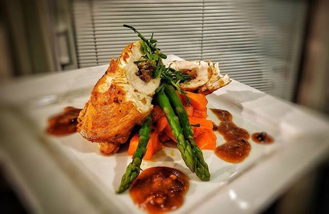 SnoutToStout's tweet photo. Chicken breast stuffed with Brie cheese, Apple, pecans &amp; onion with Butternut squash &amp; asparagus #foodporn #eat #hot #pic #picoftheday #epic #tasty #chicken #vegetable #eatclean #eatwell #like4like #likeforlike #winter #yummy #dinner #chef #culinary https://t.co/XKV103FNrk