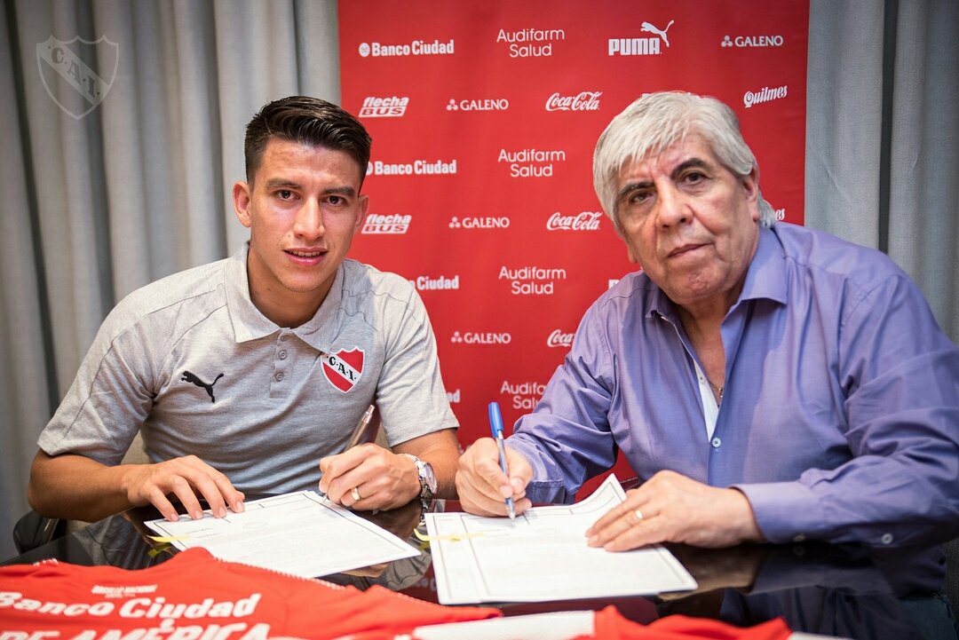 NicoLopez93's tweet photo. Fernando Gaibor fue presentando como nuevo jugador de @Independiente. Ayer se hizo la revisión médica y el día de hoy firmó contrato por 5 temporadas. https://t.co/OzeKqoYv2C