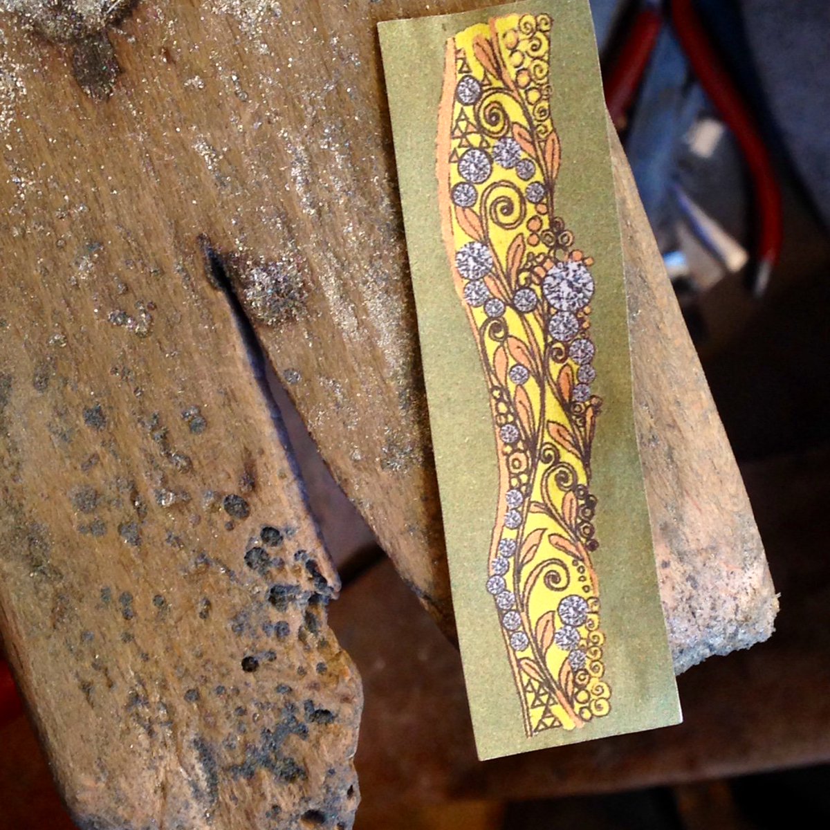 simchagallery's tweet image. I love to make unique artistic #jewellery, inspired by nature and the ancient past @simchagallery on the balcony @leedscornex