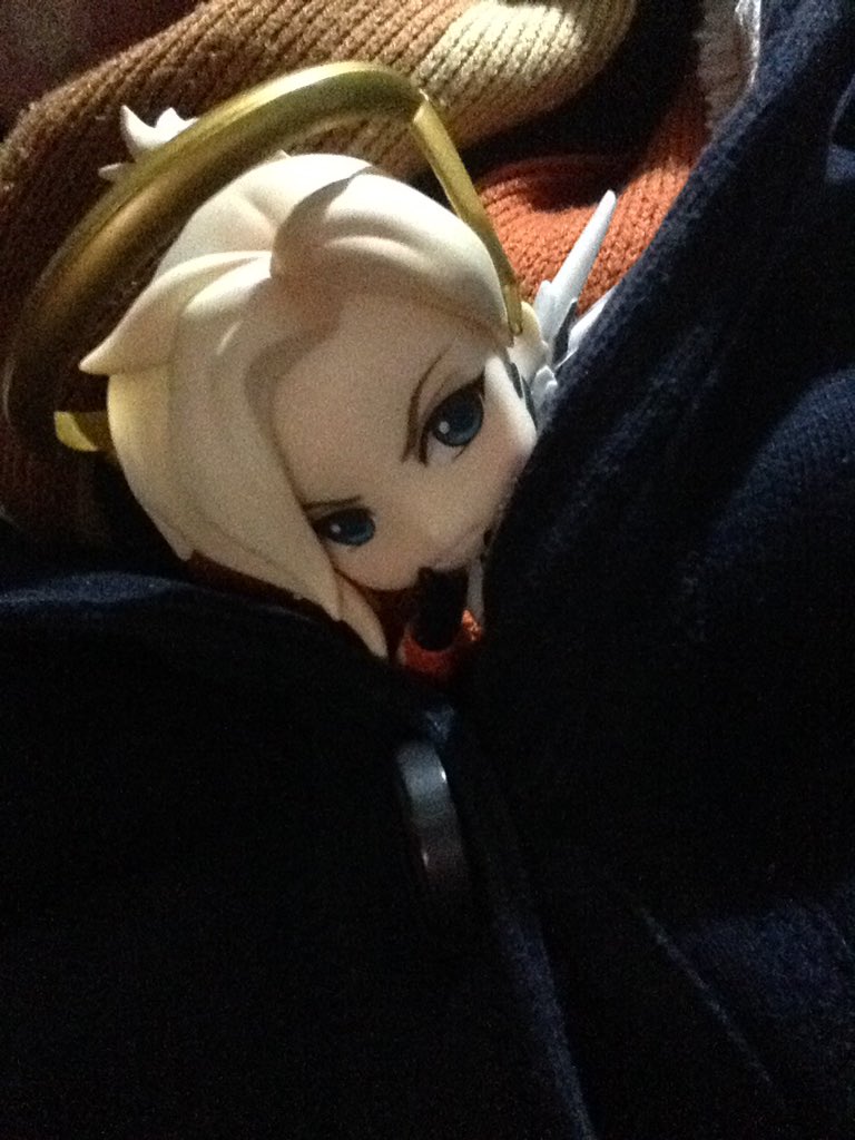 aliz_sf's tweet photo. She's mad and I don't blame her 😥🤕 #mercy #overwatch #StopNerfingMercy https://t.co/EtIb5HcOtO
