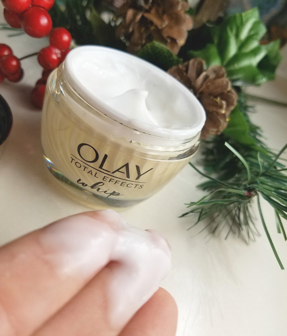 OutnumberedMama's tweet photo. Winter doesn't have to ruin your skin! I'm loving the new Olay Whips and you can get #5BucksOFF @Olay at @Walgreens to #feelthewhip yourself! #ad https://t.co/fIDpQDjJm1 https://t.co/Q9n7UwUFrX