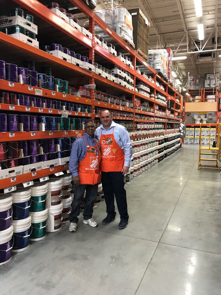SprengF's tweet photo. Richard showing off that beautiful liquid wall!! Great job to the entire paint DEPT! https://t.co/CX6Ua54lh2