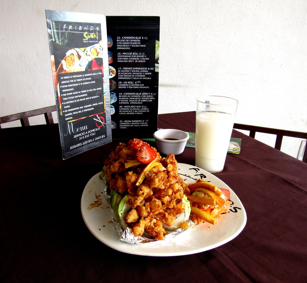 radiolevy937's tweet photo. El día de hoy nos lanzamos a Friends Sushi Manzanillo 🤤

Rollos estilo Mazatlán con ingredientes frescos de la zona y un tamaño fuera de lo común 😋👌

#LaPanzaEsPrimero https://t.co/tDO0zHi4f7