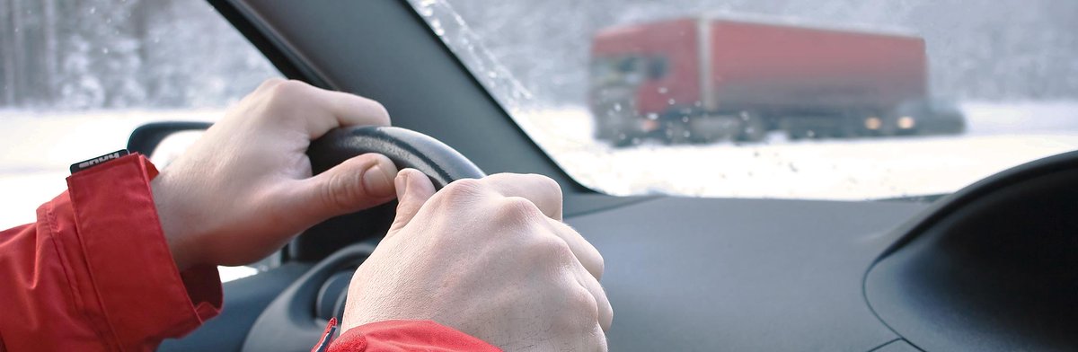 Driving in snowy weather can be quite the stressful challenge. Take a few minutes to familiarize yourself with the Dos and Don'ts! linksins.co/2rMmifU