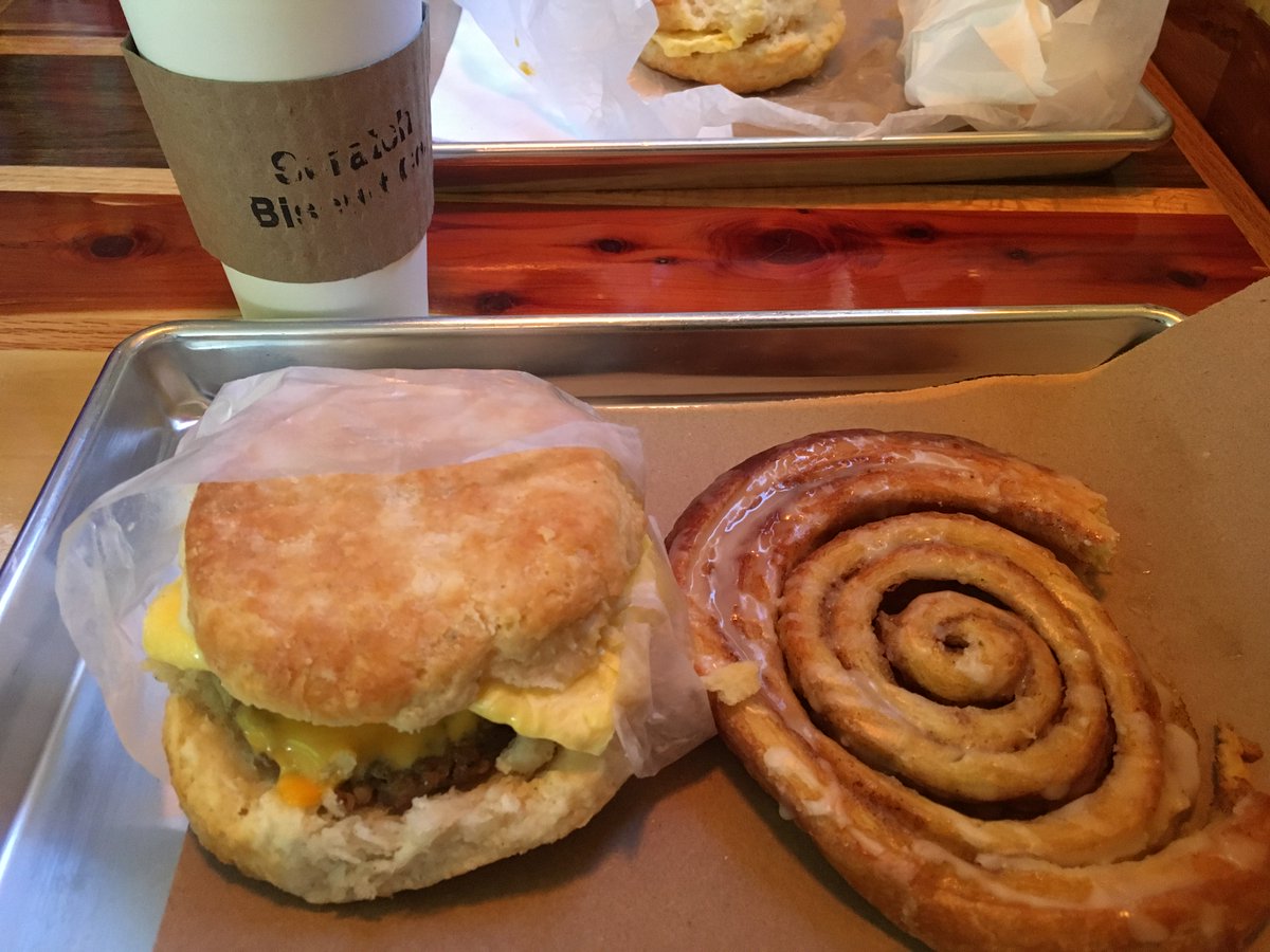 DaveNeudeck's tweet photo. @visitvbr @VisitVirginia @Merroir @Scratch_Biscuit Yum https://t.co/4g4N7c6Nil