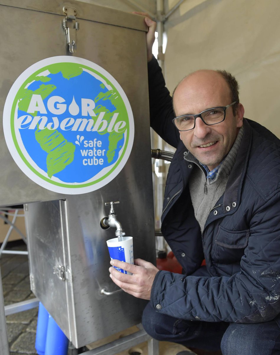 loireatlantique's tweet photo. Le prix de l’innovation de l’année est attribué à @Safewatercube ! Cette entreprise de #LoireAtlantique fabrique des fontaines à eau potable, capable d'assainir toutes les eaux de surface, à raison de 1 000 l/heure 👍 #Talents44 https://t.co/RyUNuv0UuK