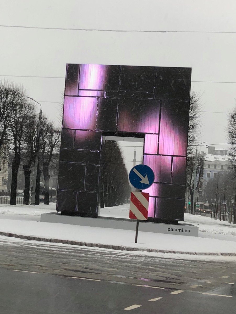 vai nevienam vairs neliekas jocīgi, ka nauda 30 onkoloģijas slimnieku dzīvībām jāmēģina savākt kārtējā labdarības koncertā, bet 250tūkstoši šādiem “brīnumiem” budžetos atrodas? prioritātes!