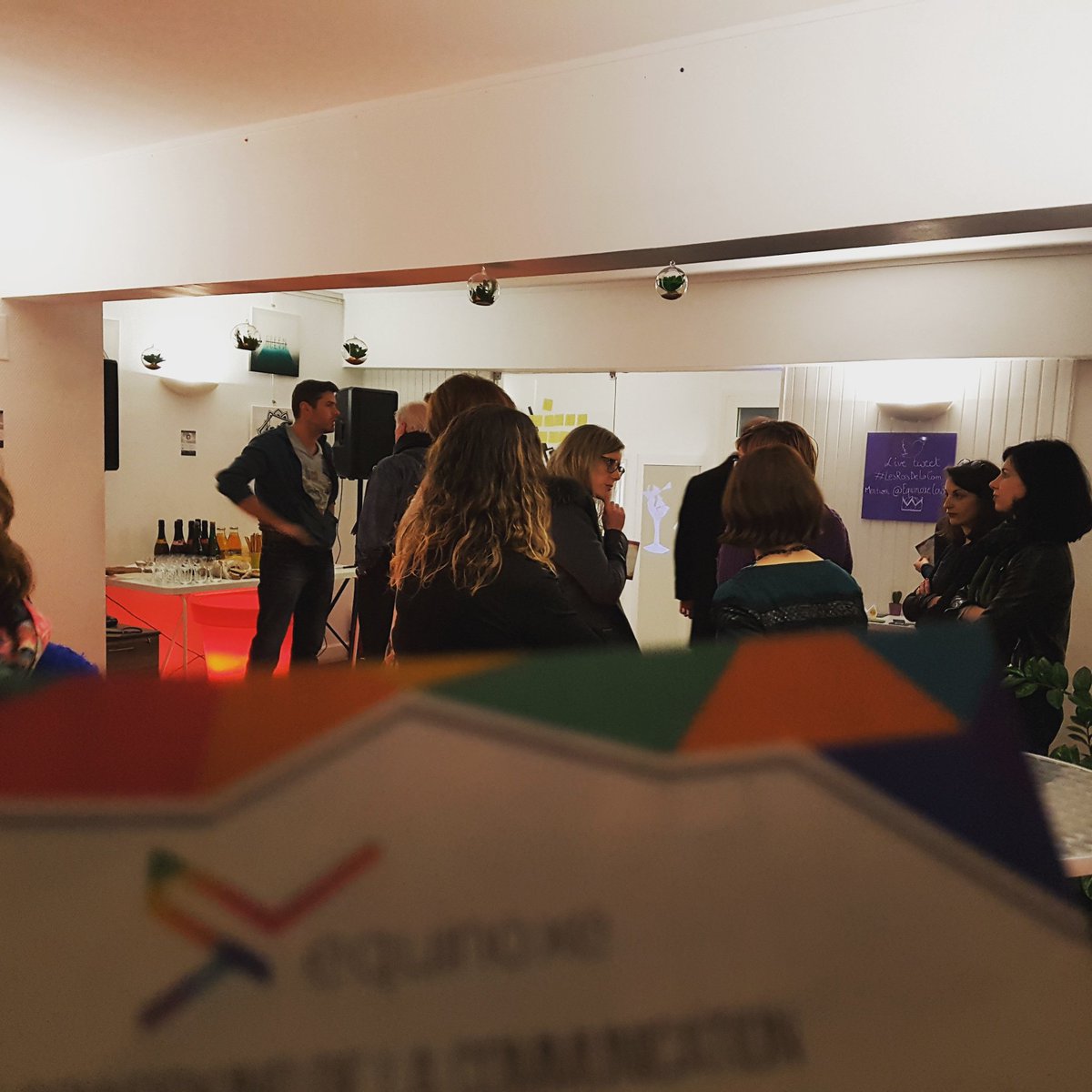 World_isTweetly's tweet photo. Un lieu qui accueille l'écosystème de la com' avec 7 sociétés réunies dans un superbe loft (avec un studio) #Audio #3D #SociétéAtome et... @agencesuperette ➡ @ReseauCom2cia part à la découverte de @EquinoxeCowork

#LesRoisDeLaCom https://t.co/cUuidQbu1Z