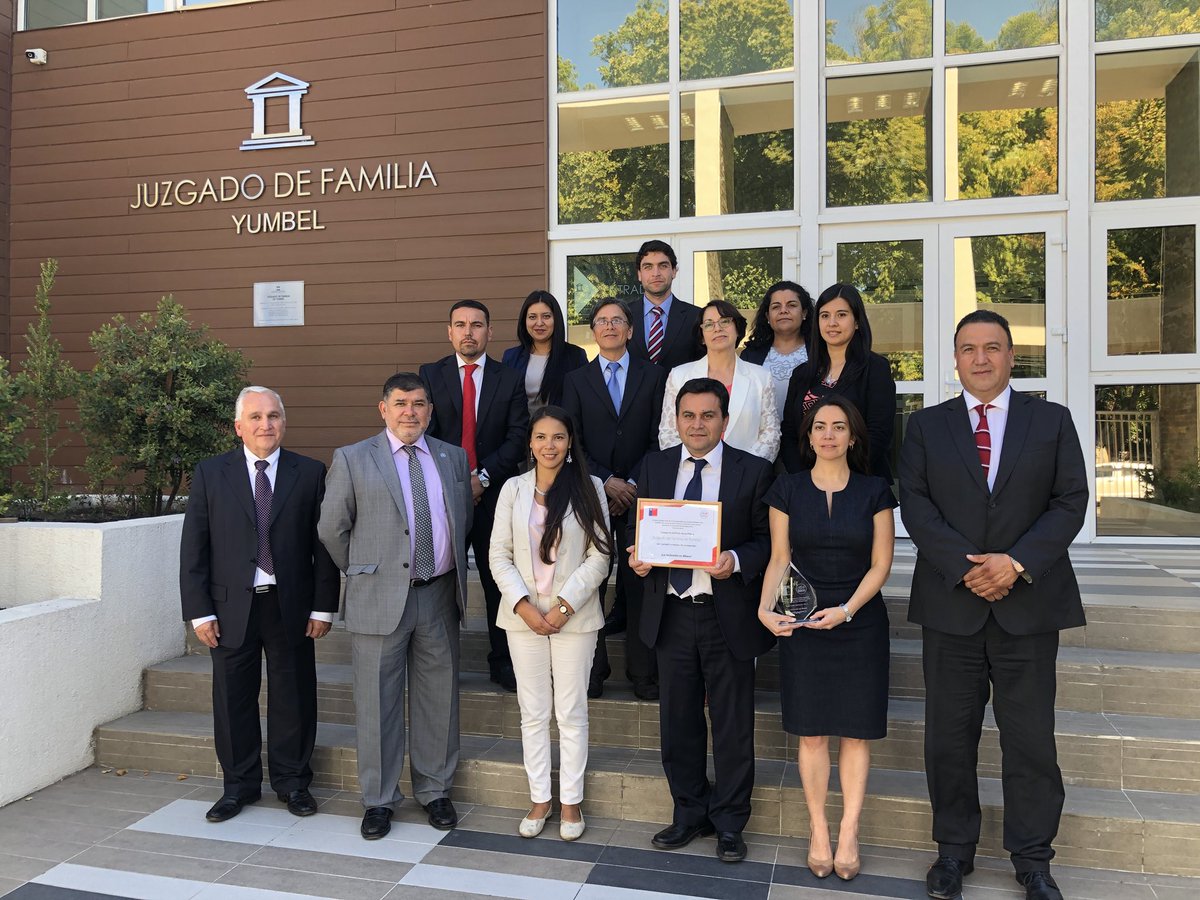 Minjudhbiobio's tweet photo. Seremi @seremicaceres participa en entrega de reconocimientos del “Chile Inclusivo” de Senadis @Senadis_Biobio a Juzgado de Familia de Yumbel junto a Presidente Corte Apelaciones de Concepción Hadolff Ascencio https://t.co/fyeG0K6PPv