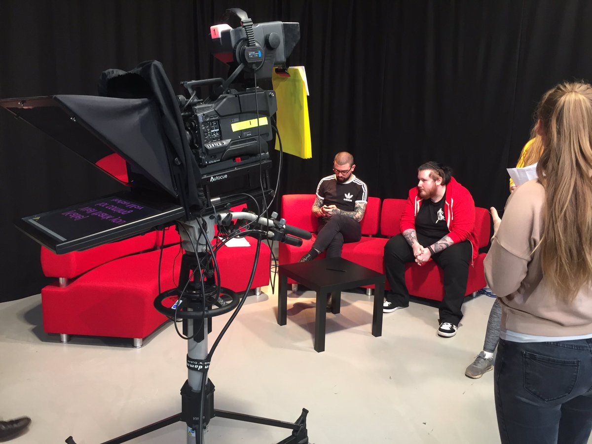 ChesterBangs's tweet photo. Making magic music telly with three years of music journalism students at the Uni of Chester. #moveoverjoolsholland #proudprogrammeleader https://t.co/lCJna7U1n1