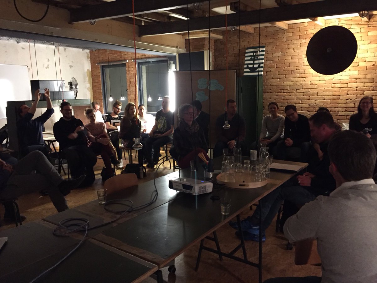 kraemerloft's tweet photo. Detaillierter Austausch zu #Scrum beim #newworkth @NewWorkTh : Grenzen? Wie einführen? Wie erklär ich es dem Kunden? Motivation im Team? Skills des Teams? Kreative Prozesse? https://t.co/mCb5KN9vuC
