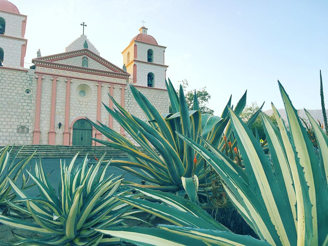Get a glimpse of the Queen. 👑 Get history, tips and details on Old Mission Santa Barbara, perfect for your next royal visit: bit.ly/2nswHrt

📷: Instagram Fan katehofberg