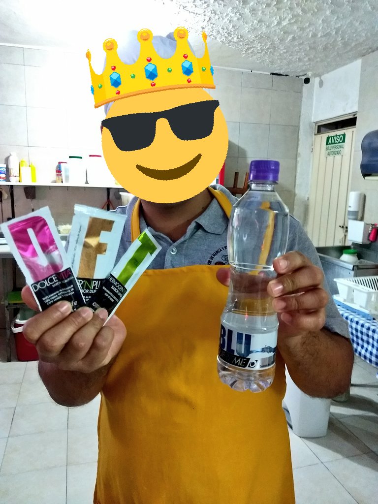 ManuelCervera10's tweet photo. @Omnilife Antes de mi desayuno,la mezcla perfecta un #thermogente ,un #dulcevita y mi #fiberNplus con #aguablue https://t.co/OvLPQCNXHC