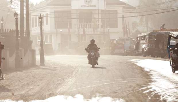 GulfTimes_QATAR's tweet image. #Mudflow threat #builds with more lava and debris  gulf-times.com/story/579985