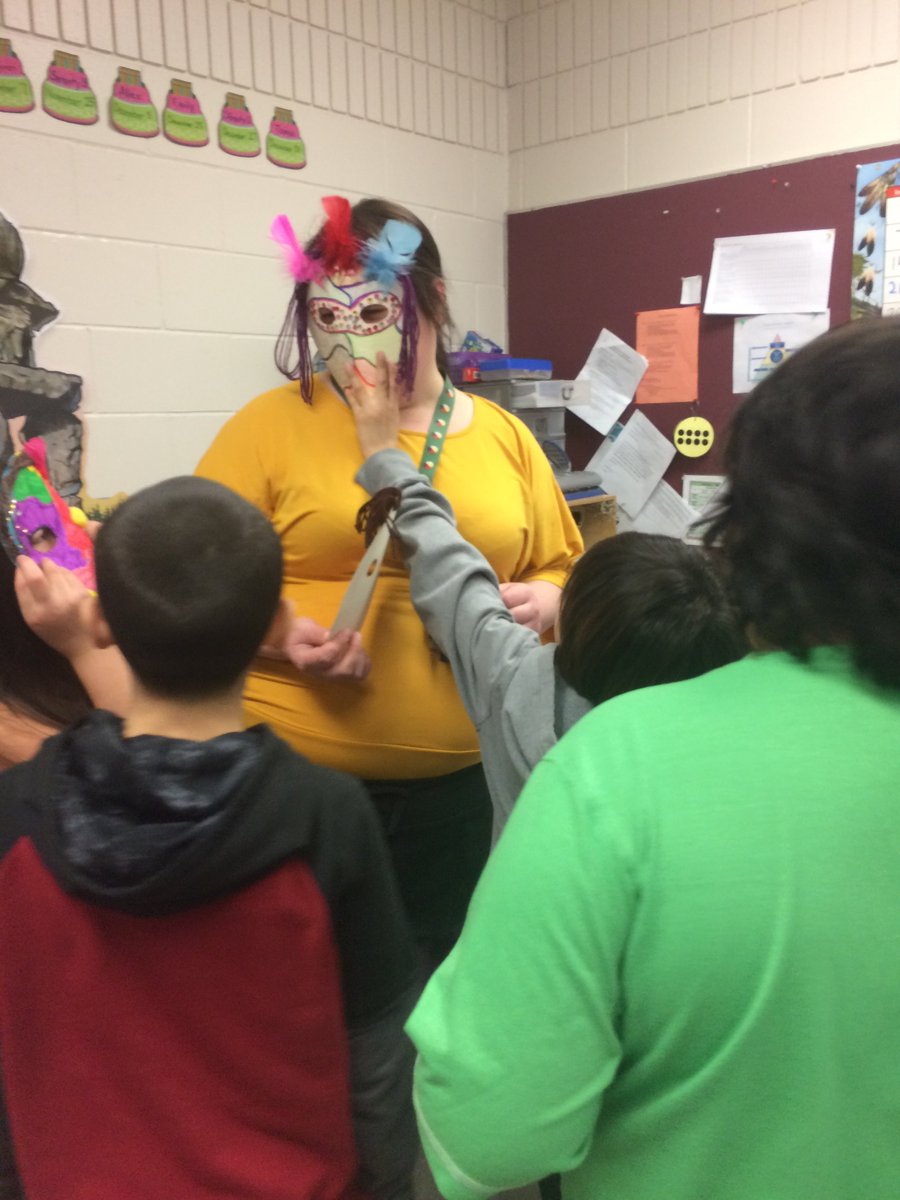 artjunkie1978's tweet photo. #williamwhyteschool #WinnipegSD #EngagingFusion @suki7194 @adkins_winnipeg @CinziaCaputo12 

Wonderful Engaging Fusion session at William Whyte School. Thanks Ms. Madden and students and artist Ady Kay! https://t.co/VniPWUtxdI