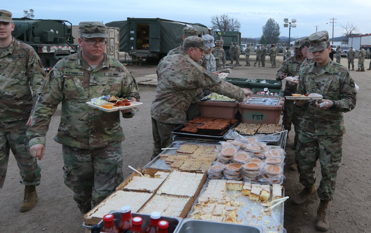 7thID's tweet photo. @7thID Soldiers enjoy a meal during Bayonet Focus @FtHunterLiggett, Calif., Jan. 30, 2018. The exercise is designed to certify @1SBCT_Ghost, 2nd Infantry Division, as the unit prepares for National Training Center exercise 18-06.@FORSCOM @I_Corps #FightTonight #DeployFightWin https://t.co/pKiiHYB7Hr
