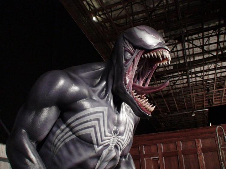 It's a shame we never got to see the animatronic rig for  #Venom that was going to be used in  #Spiderman 3.This Venom looks a bit more comic accurate in his design!