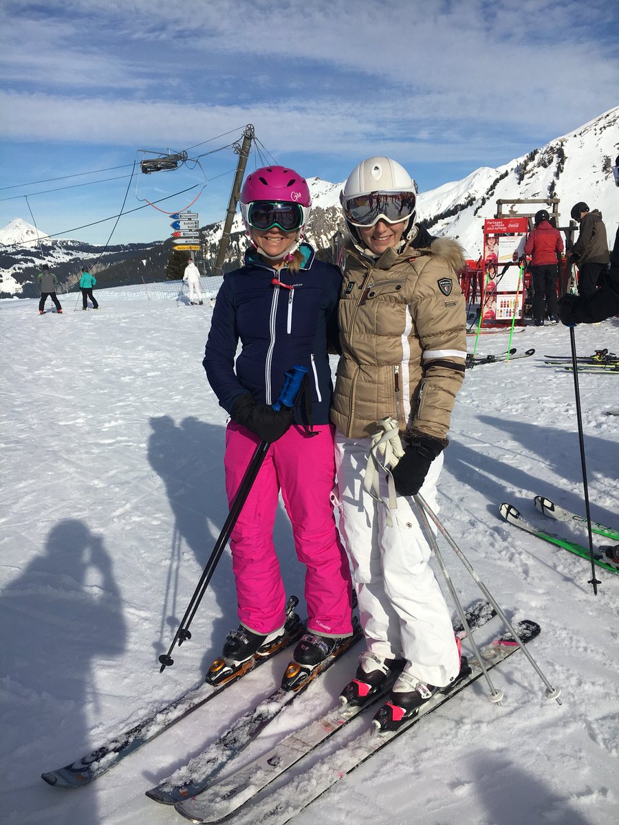 family_explorer's tweet photo. When you make last minute plans to meet friends on the slopes for a couple of hours ‘child free’ skiing .... perfect conditions, empty pistes and in the sunshine! Oh, and did I mention it’s my birthday? Just that! Anyone else enjoyed some #MummyTimeOut? #skiing #mindfullness https://t.co/KsOuZp9tM7