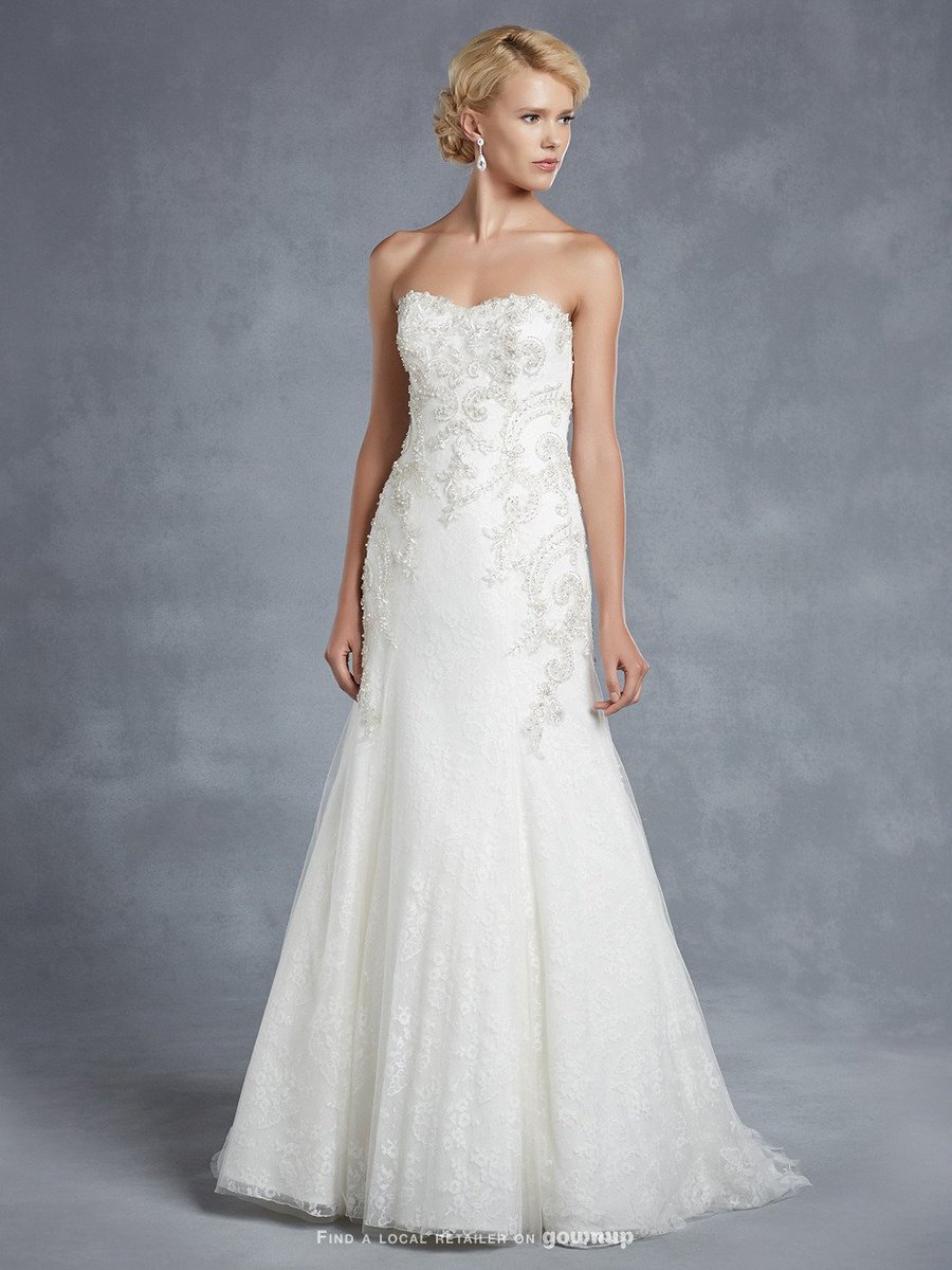 We love this #Enzoani_USA HAWTHORNE #WeddingDress #Wedding #Dress GownUp.com/gowns/20724 #ALine #Sweetheart #Embroidered #Lace
