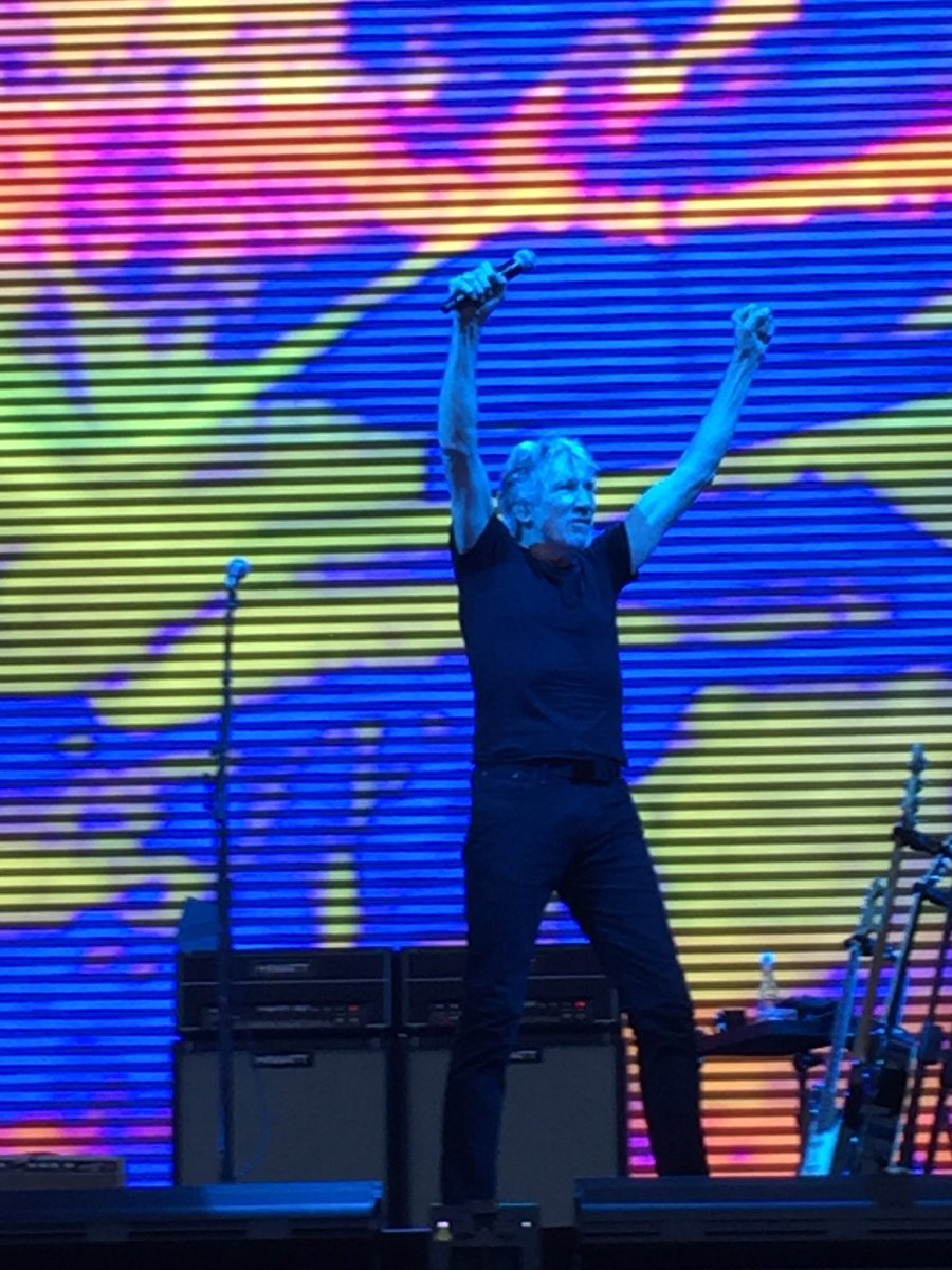 “Mummy, why were they in a fish bowl?” - Mr 3 #RogerWaters #usandthemtour #amazing #Dunedin