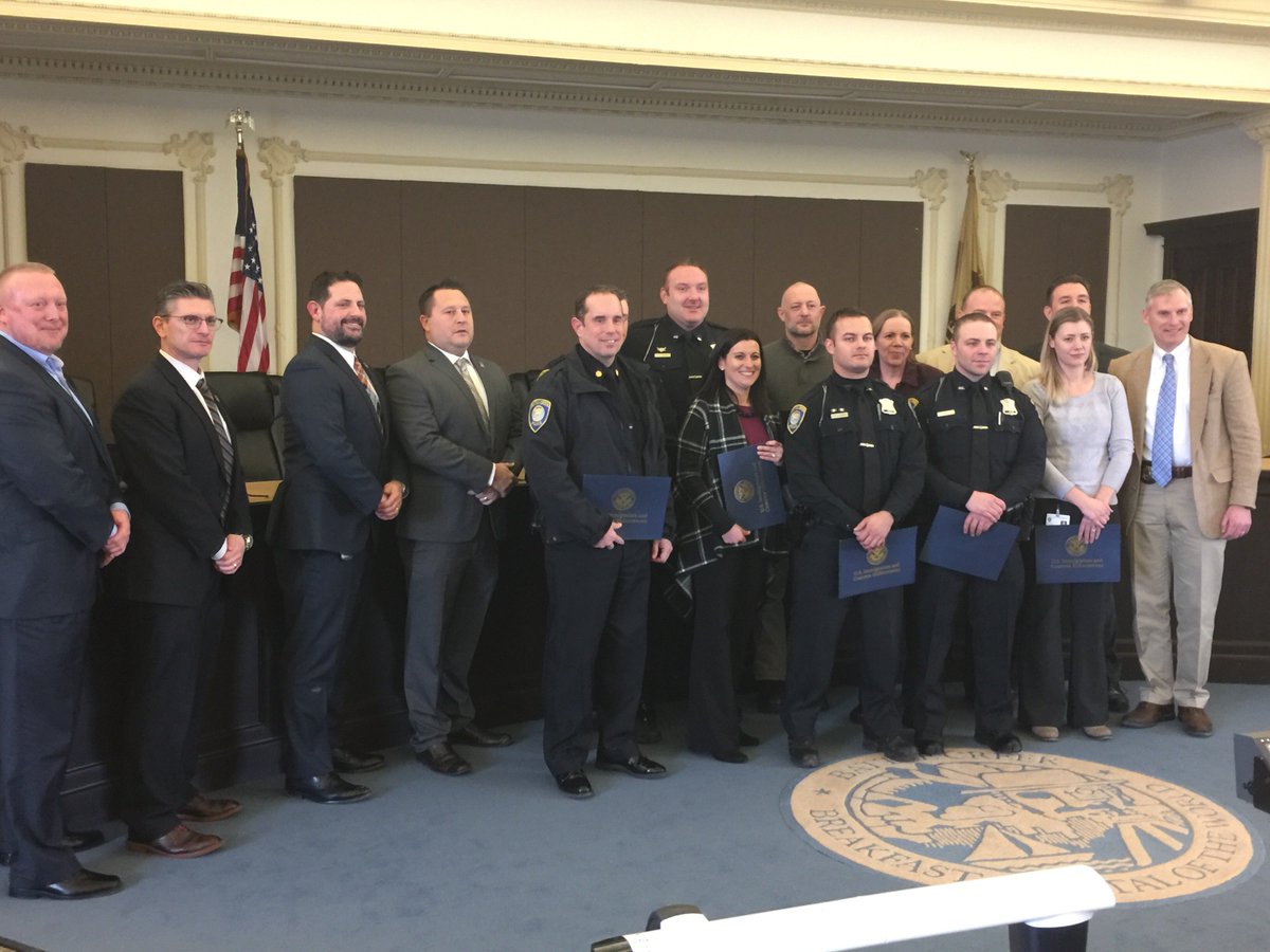 MDOCOA9's tweet photo. Calhoun Embedded Agent Deloof and members of the Battle Creek Police Department received a certificate of appreciation today from Homeland Security Investigations for their work on a human trafficking ring in Calhoun County.  Congratulations!! https://t.co/HAp0hpqSFg