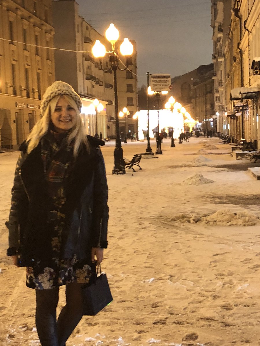 fsiberiawhate's tweet photo. Улыбаюсь на Арбате 🤭 https://t.co/45mWg672oS