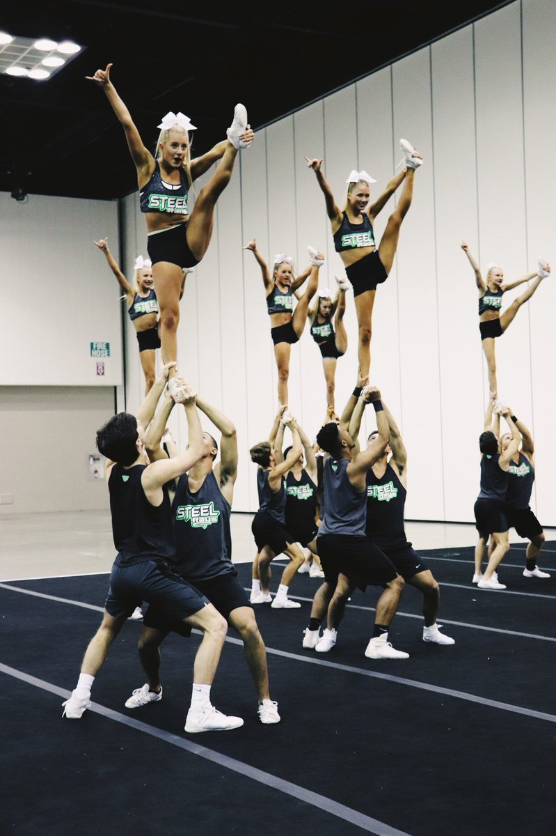 pictures i took of my <a href="/Steel_Rays/">STEEL 🔩</a> at majors this past weekend — if i can’t compete, im gonna do something!