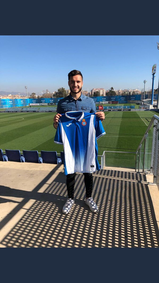 Genis_5's tweet photo. Ahora si , vuelvo al club que me vio crecer durante 7 años . Un orgullo volver a vestir esta camiseta . Con ganas de luchar por este escudo al que tanto quiero . #maravillosaminoria 💙 https://t.co/l2moNtsKix