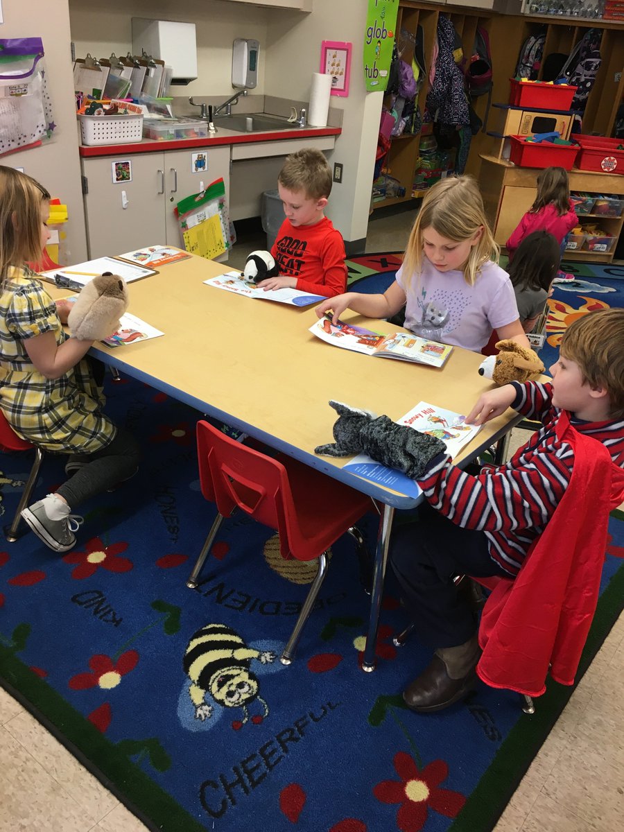 KK had fun reading to their puppet friends during guided reading! #kkguidedreadingfun @NHS_LES #NHSSD #littlestlions