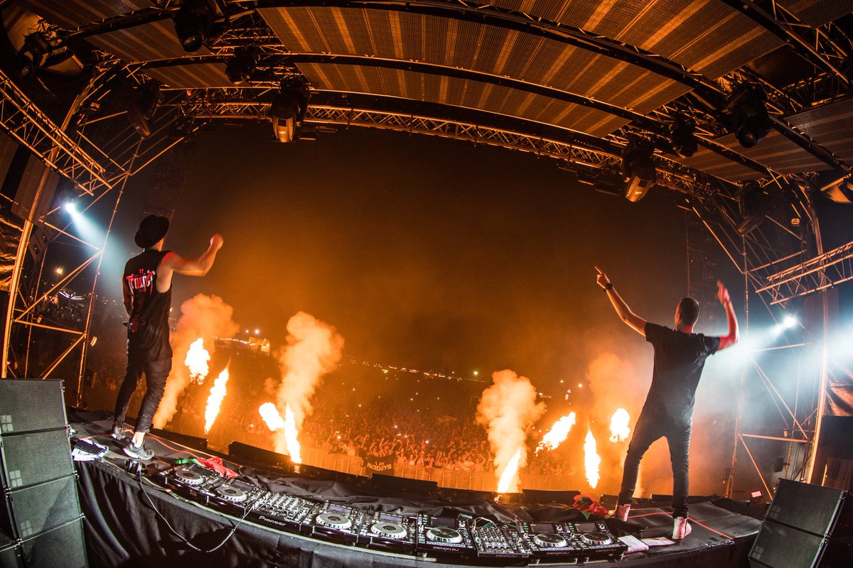 djbrennanheart's tweet photo. One of my favourite shows last year @rfmsomnii #Portugal 🔥🔥🔥🔥 Good times on stage with @timmytrumpet #collabincoming 💪🏻🎺 https://t.co/zTJNDeMzC3