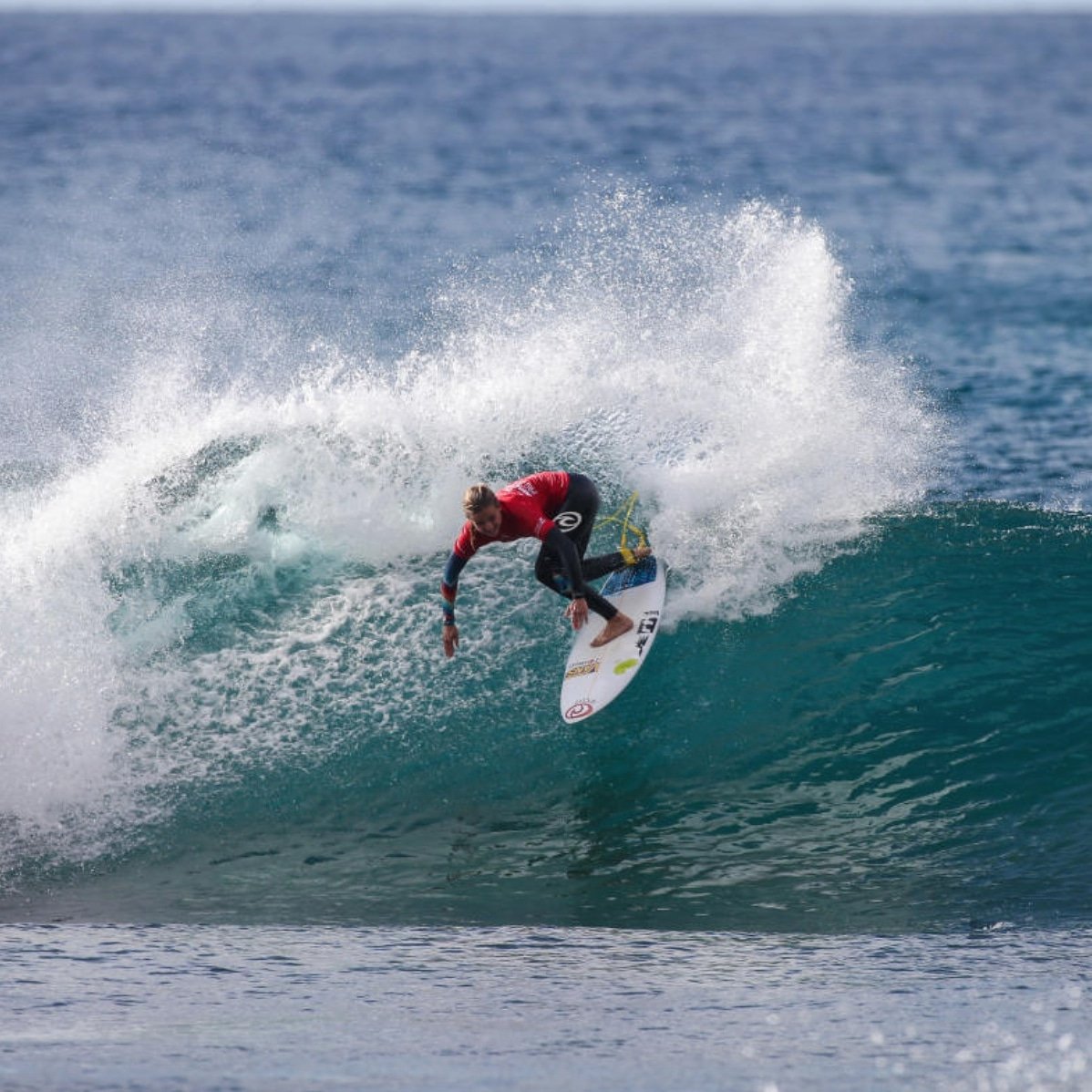 PaulineAdo's tweet photo. 🌊💙 Pumping waves this afternoon for women's 1st round in the @tenerifepro ! @wsl
@wsl_qs 📸 Masurel #surfergirl #surfing #wqs #wave #surfingcontest https://t.co/uUM2E4zAHy