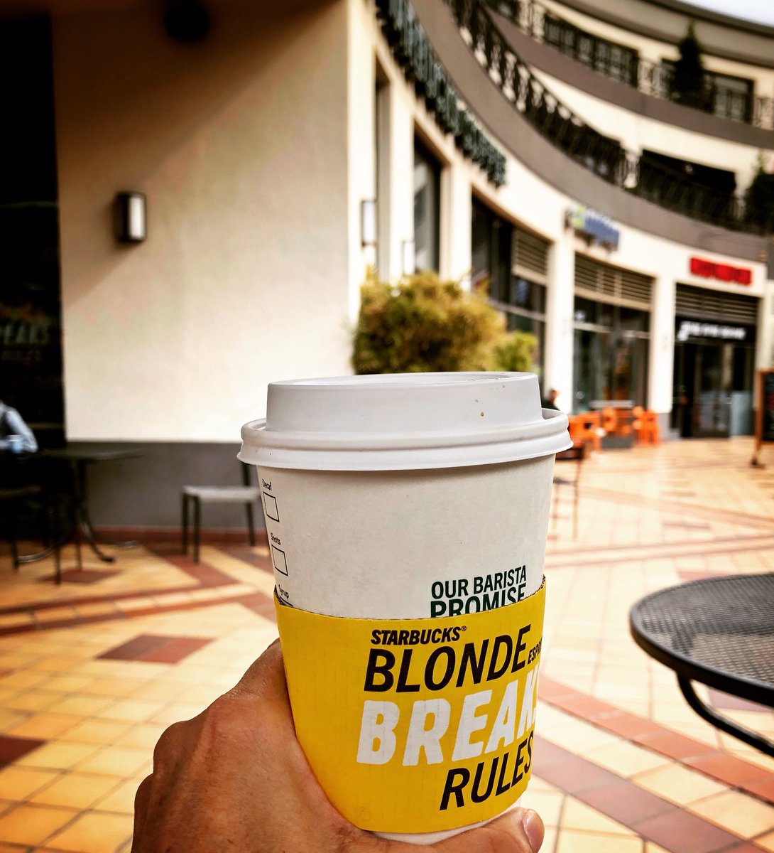MsJuliaParker's tweet photo. Coffee break and I think @Starbucks is sending me a #notsosubliminal #message 😉 #happytuesday ☕️😄 https://t.co/ERiLKXlIuN