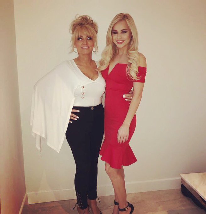My mum &amp; me ❤️ https://t.co/khWHfklJ6M<a href="/tag/thechallengevendettas"class="tags"><span>#thechallengevendettas</span></a>