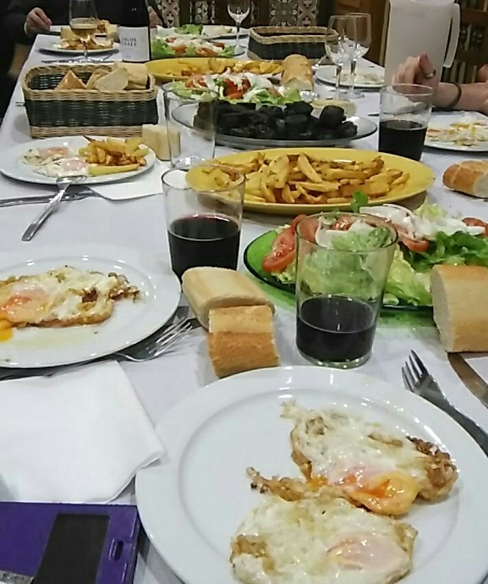 rincondcastilla's tweet photo. Empezamos a celebrar #SanLesmes en #Burgos 
#HuevosFritos
#Morcilla
Y #BuenaCompañia https://t.co/IhSRJK3jMk