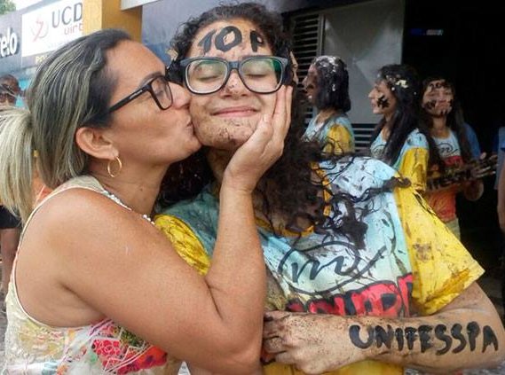 unifesspa's tweet photo. Se você encheu sua mãe de orgulho neste Sisu 2018, mande uma foto pra gente! Também vale com a família, enfim com aquela pessoa que sempre acreditou em você! Envie a foto para ascom@unifesspa.edu.br. Não esqueça de dizer seu nome e o curso para o qual foi aprovado na Unifesspa. https://t.co/4gviesqAzQ