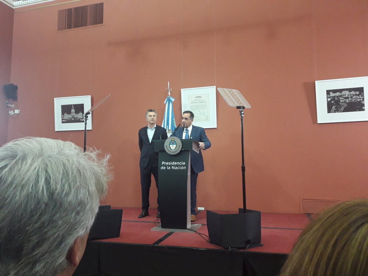 JuanIMier's tweet photo. @mauriciomacri y @alefinocchiaro anunciando las #BecasProgresar en @CasaRosada , vamos a realmente igual las posibilidades para todos los chicos!! https://t.co/uRGBXLgSuH