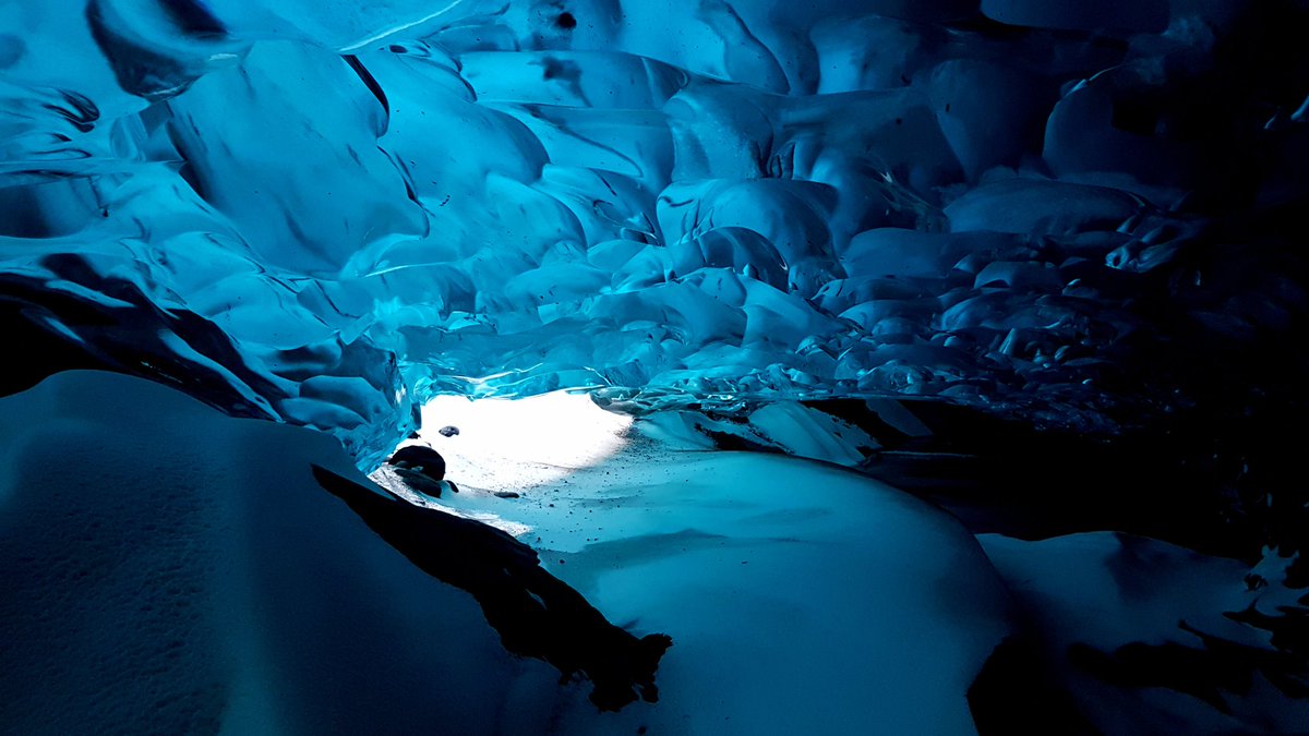 #slowtraveling #icecaves #vatnajokull #Iceland