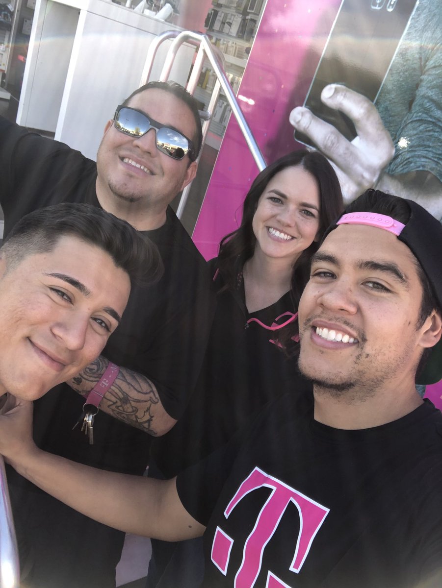 That_AzHeat's tweet photo. You know the best part of having #dealsonwheels?? When you can just stop, drop and #openupshop with those #2BWireless warriors! #FlashSale at 24th & Baseline!! #beepbeep https://t.co/ZbUpfd0D1e