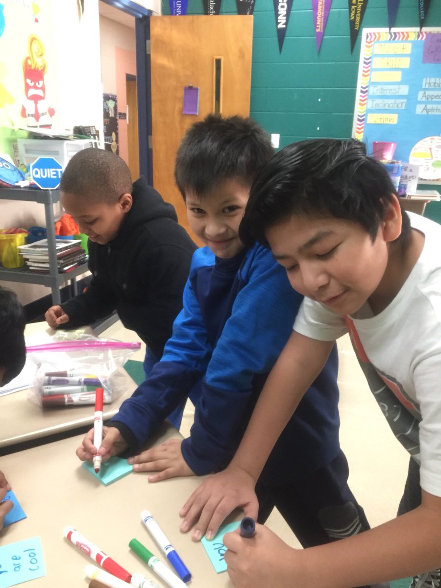 scompton2015's tweet photo. Kind Club having fun making valentines &amp; writing kind quotes.#weareaycock #kindness#friends https://t.co/gepd281UOl