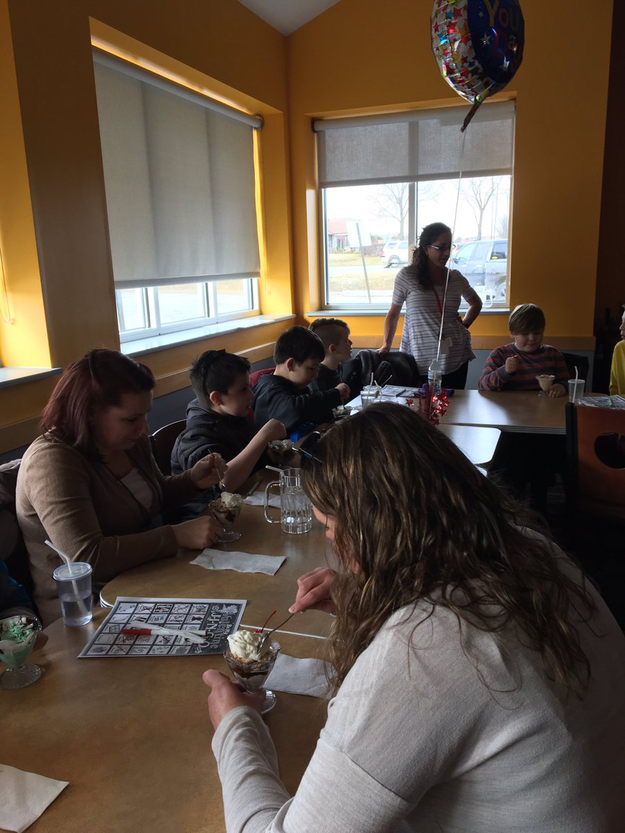 MfischerMary's tweet photo. Thank you @ColonialCafes  for a fun reward trip at your Crystal Lake location @CrystalLakeSD47 @GlacierRidgeD47 #polarpride https://t.co/c7H0vjJkzV