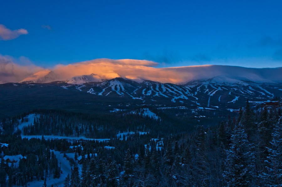 EpicMtnExpress's tweet photo. Today is National Plan for Vacation Day!  So plan your winter vacation to the mountains and use promo code CMEWINTERSALE to save up to $25 on shared shuttles to and from the Denver Airport. #RideCME #NationalPlanforVacationDay https://t.co/mRVrnE3dQn