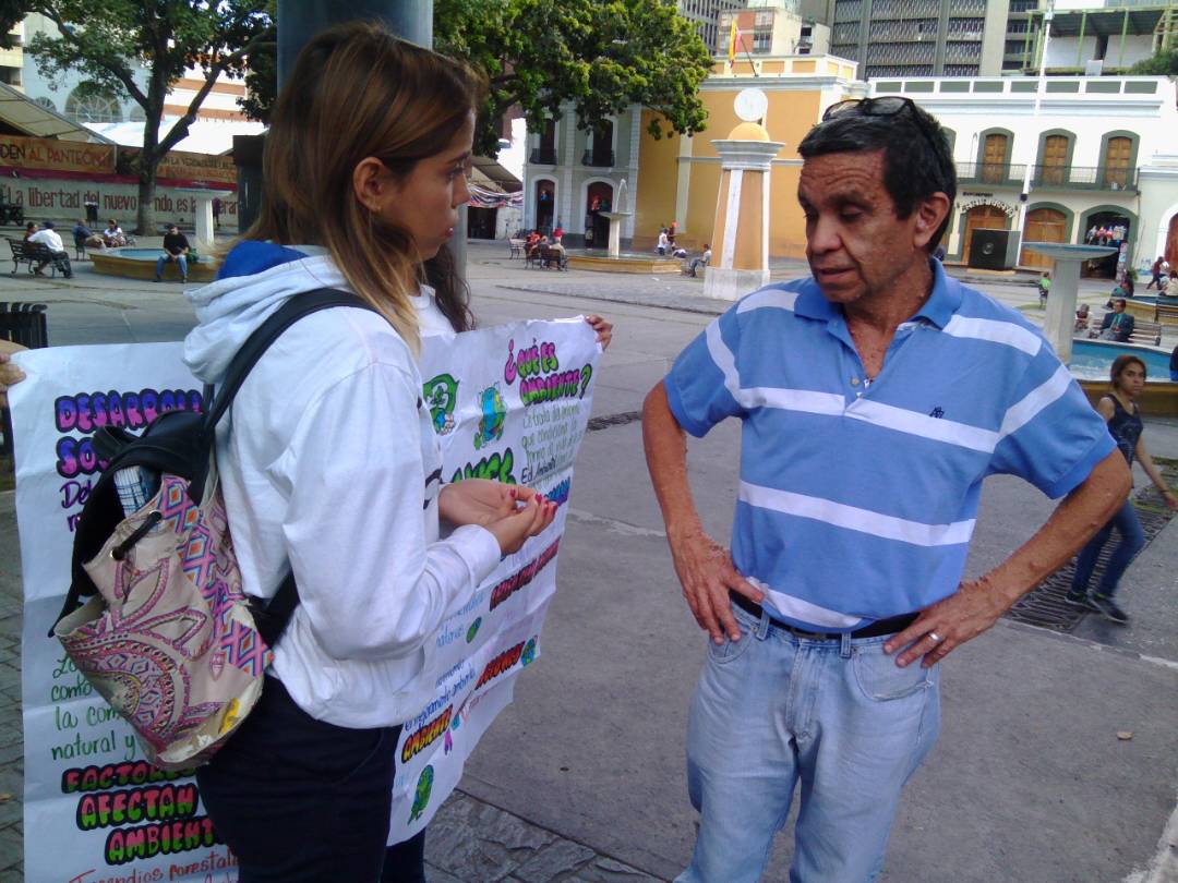 CE_FERMINTORO's tweet photo. Grupo de interés de sociedad bolivariano educando a la comunidad.
#grupodeinteres
#Sociedadbolivariano https://t.co/eNq496EsoZ