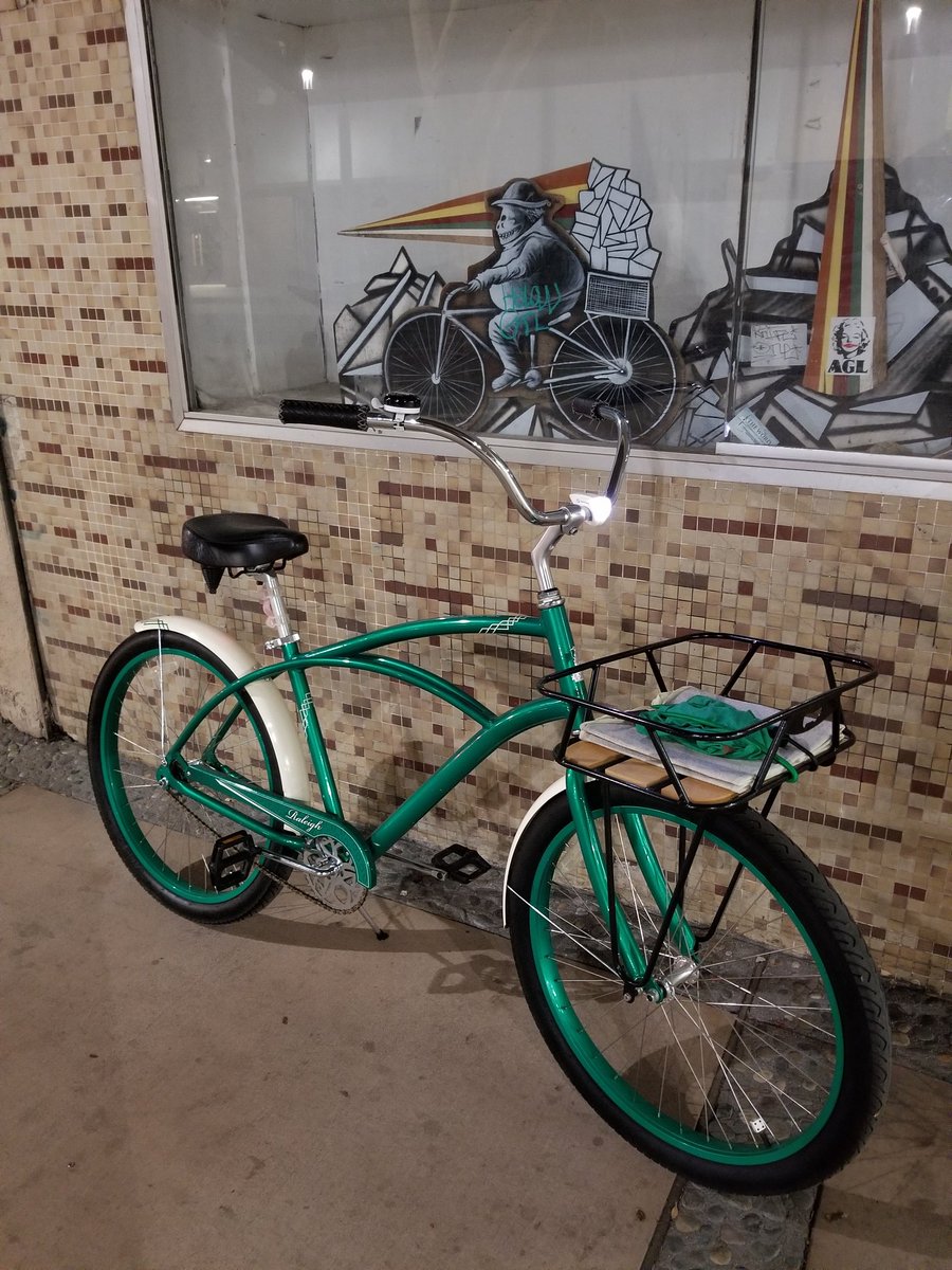 TDWolfpack's tweet photo. #Flashback to a couple weeks ago on my cruiser whip riding around #DowntownFresno when it was chilly. I think that #bicycle #commuter #StreetArt in the window has been there since 2014 (2015?) Catacombs party. #FultonMall #FultonStreet #Fresbro bag carries my u-lock! https://t.co/byP26IuU7t