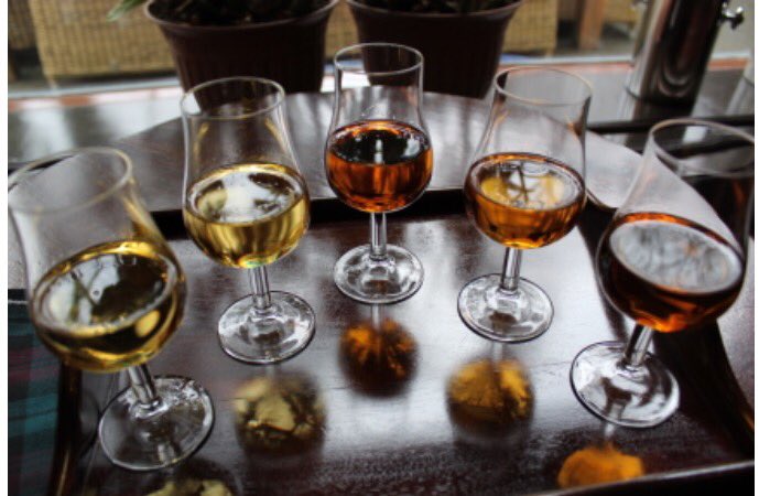 WHISKYPROEVERIJ.                         17 februari 16:00 uur. Schotse whisky's met bijpassende amuses. €25,00 pp. #proeverij#whisky#donder