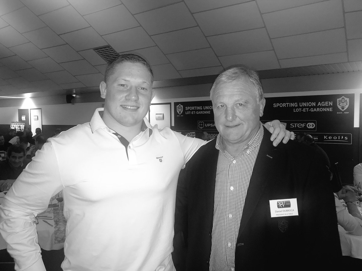 agen_rugby's tweet photo. Rencontre entre deux générations de joueurs d’ @agen_rugby ce soir au #XVATable ! #Plaisir #Transmission #QuentinVsDaniel #Agen 🔵⚪️🙌🏼 https://t.co/UJxfGCK7Xb