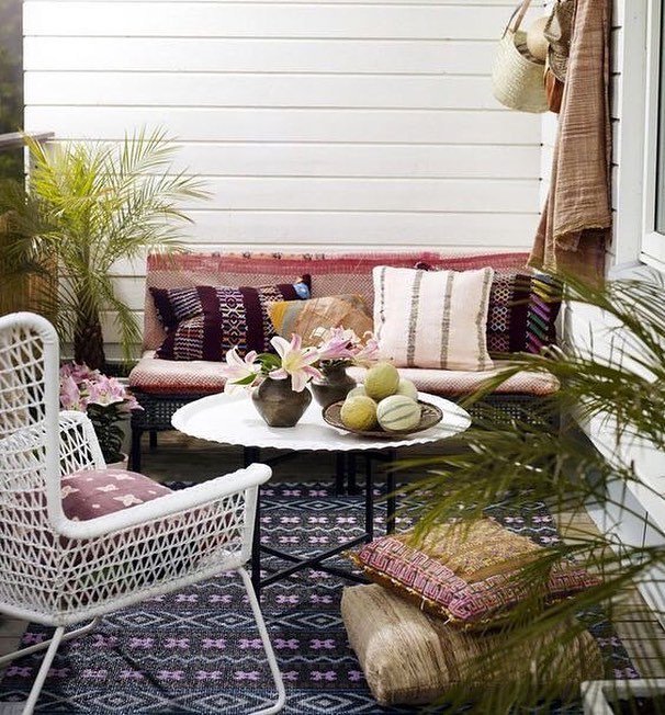 Digging this dreamy outdoor patio decor, especially when it’s 80 in LA in January. #PaperCrownPins ift.tt/2rVKKeU