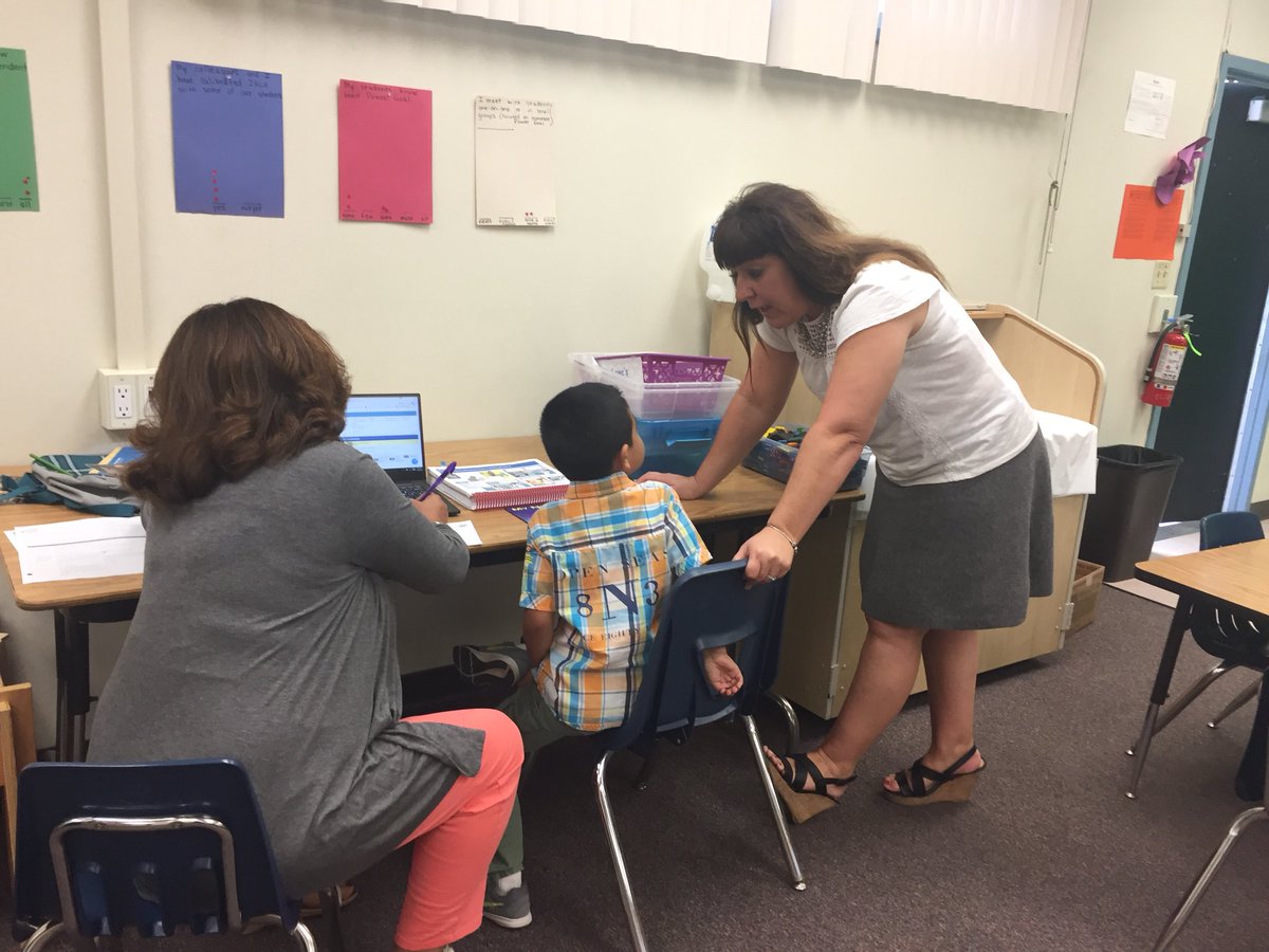 wendyoconnor18's tweet photo. Celebrating a kinder student moving to 1B! @Olive_Falcons @AmericanReading #vistareads https://t.co/9JhDQ2Oie2